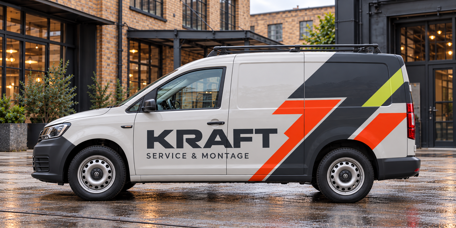 Silberner KRAFT Transporter mit klarer und gut lesbarer Beschriftung KRAFT Service und Montage